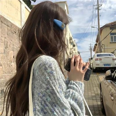拿针的女孩